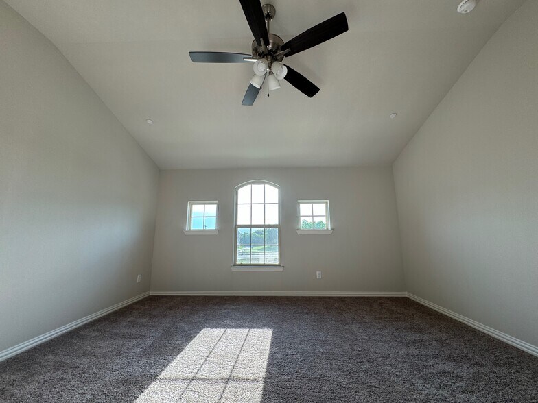 Building Photo - 3453 Solana Cir