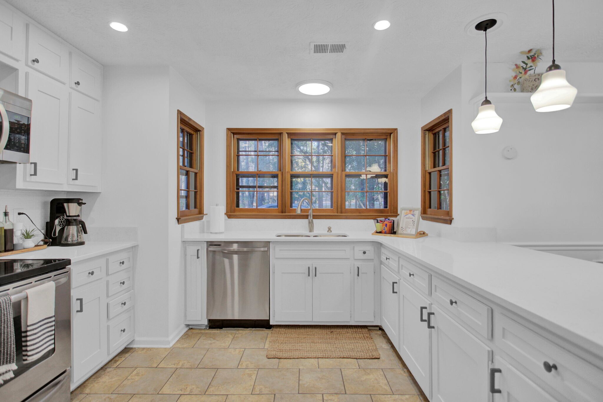 Building Photo - 100 Brookwood Ln