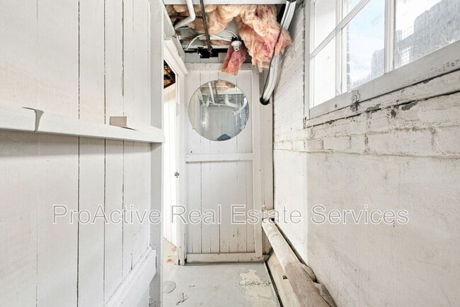 Building Photo - 734 Shirley Ave
