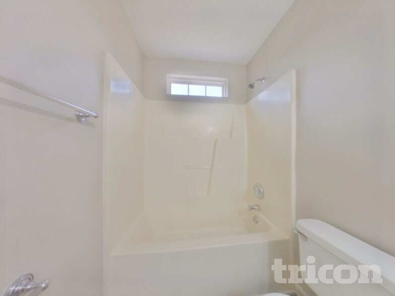 Building Photo - 8820 Kismet Dr