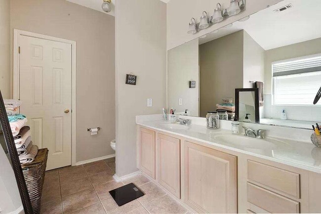 Master Bath - 3437 Whisper Mnr