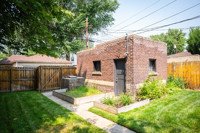 Detached one-car garage, perfect for one small car or extra storage - 1131 S Elizabeth St