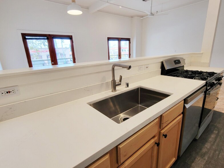 Building Photo - 4920 Telegraph Ave