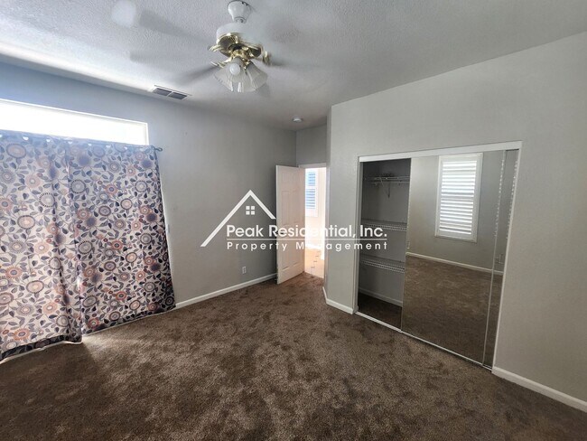 Building Photo - Spacious Stockton 5bd/3ba back up to Elkhorn Golf Club