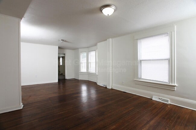 Building Photo - 706 S Pattie St