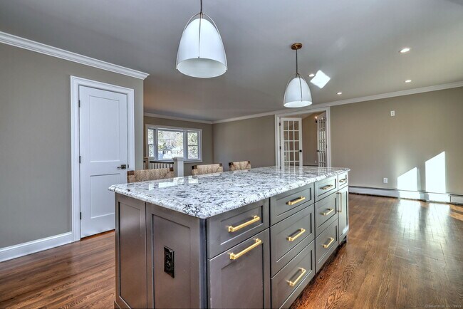 Building Photo - 155 Pastors Walk