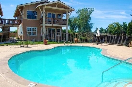 Building Photo - 4395 Westshore Dr NE