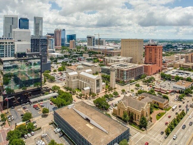 Building Photo - 2016 Main St