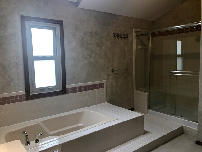 Building Photo - {15031} Charming Two Story Home + Huge, Fenced Yard + Cul de Sac