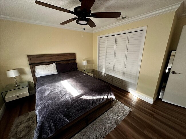 Building Photo - 6860 Calle Del Paz S