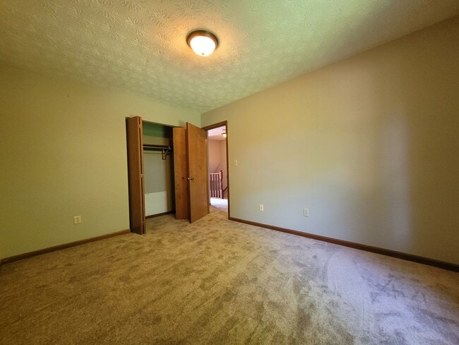 Building Photo - 3 Bedroom, 2.5 Bath Townhouse in Beavercreek!