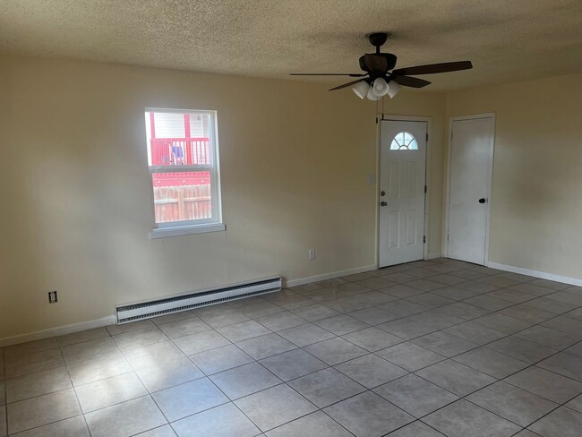 Building Photo - Pre-Leasing- House For Rent In Brush!