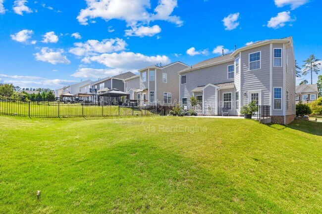 Building Photo - 10677 Sky Chase Ave NW