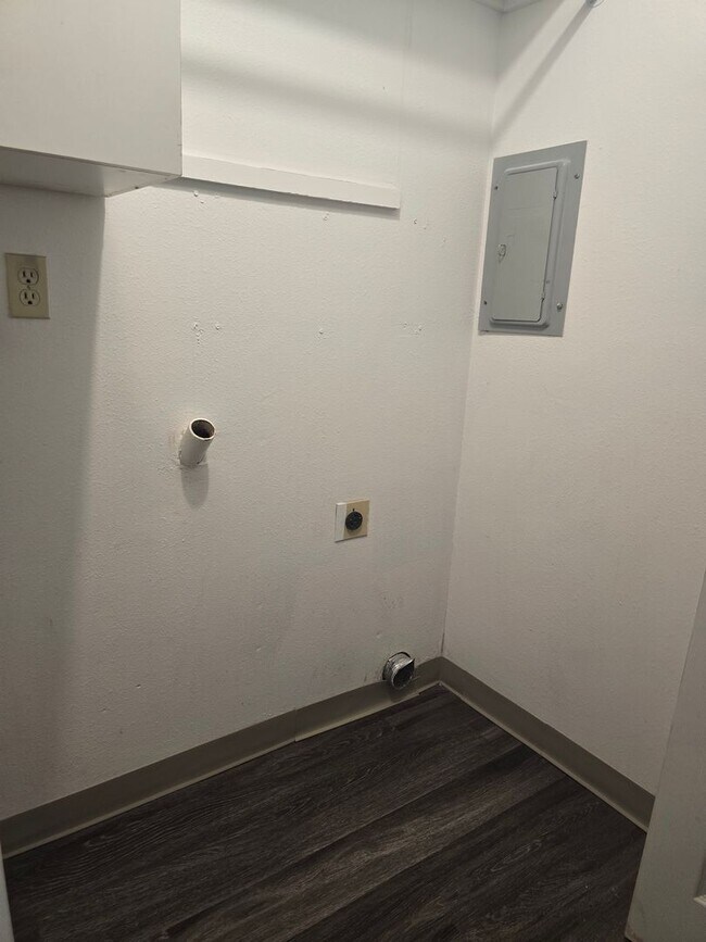 Building Photo - Fantastic Updated 2-Bedroom, 2-Bath Condo ...