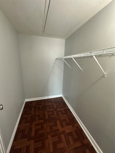 Building Photo - 2305 Worthington St