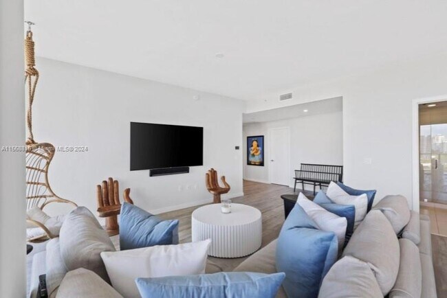 Building Photo - 2200 N Ocean Blvd
