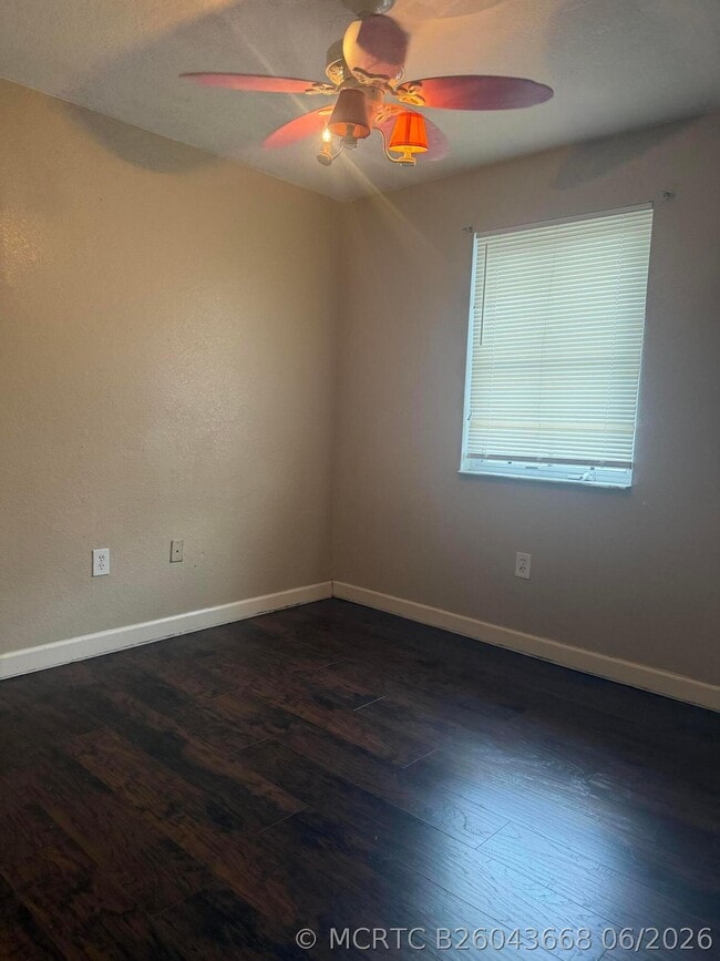 Building Photo - 1121 Shoma Dr
