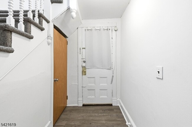 Building Photo - 104 Maple Ave