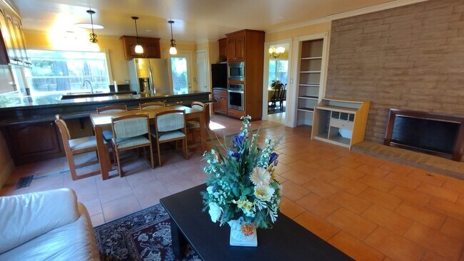 Building Photo - 10279 Palo Vista Rd