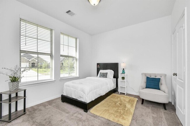 Building Photo - 8034 Royal Palm Dr