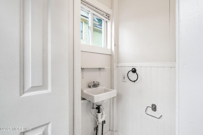 Building Photo - 50-52 Peters Pl