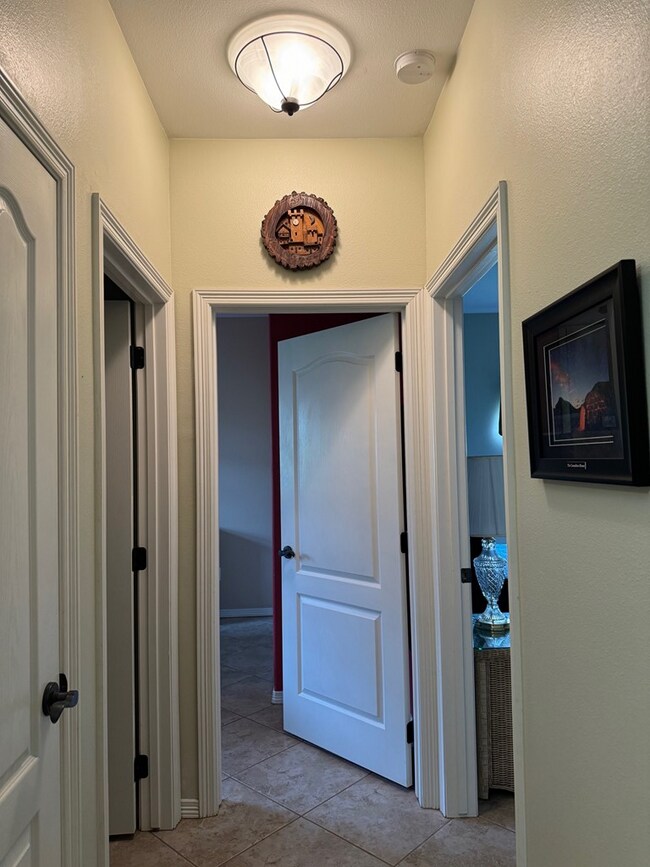 Building Photo - 5 Augusta Ct