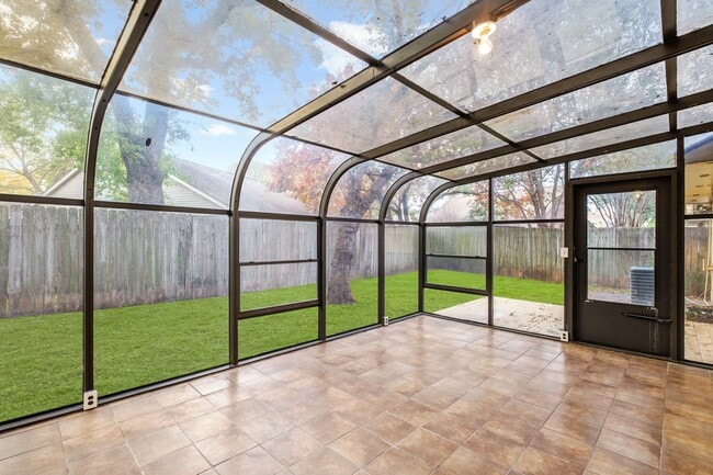 Building Photo - 10823 Fairstone Dr