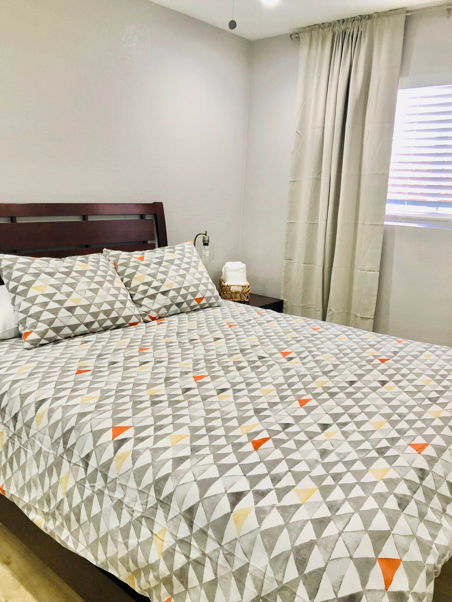 Building Photo - 4564 W 161st St