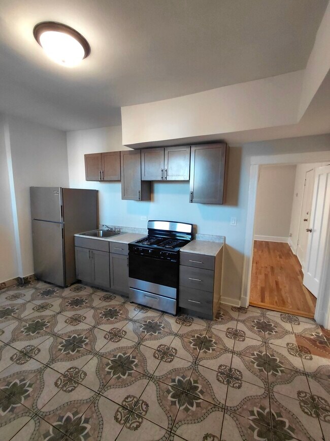 Building Photo - 1255 N Harding Ave