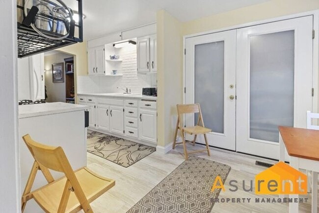 Building Photo - Great Unit Available Now!