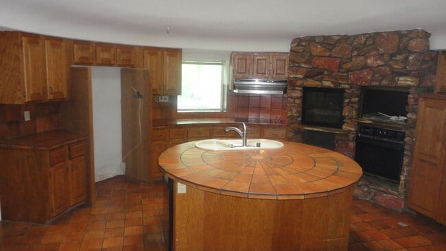 Building Photo - Large Underground House with indoor pool n...