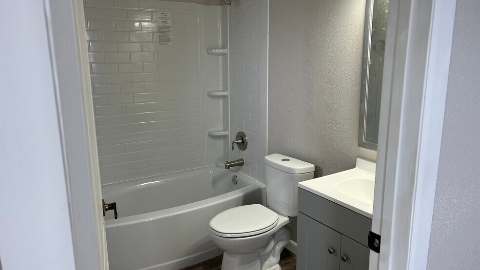 Building Photo - 3708 Sierra Vista Dr