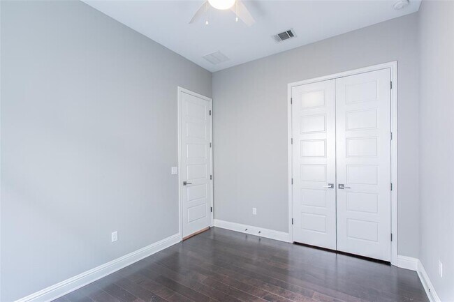 Building Photo - 5121 Cornflower Dr