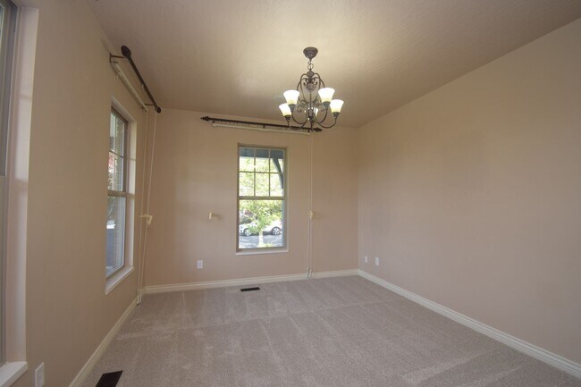 Building Photo - Stunning 6 bedroom 3 bathroom home in Daybreak South Jordan!!!