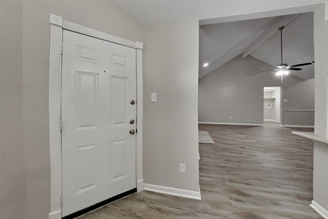 Building Photo - 21226 Park Run Dr