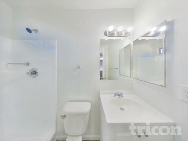 Building Photo - 313 W Nopal Pl