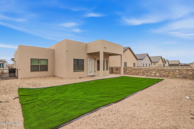 Building Photo - 13841 Paseo Central Ave