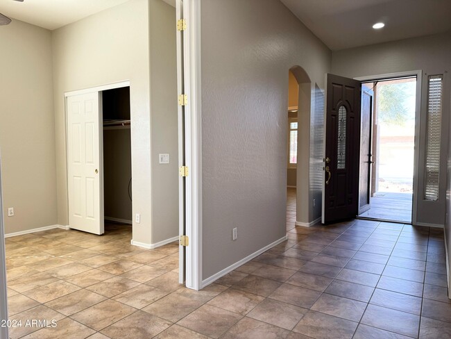 Building Photo - 18426 W Piedmont Rd