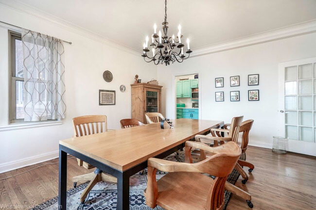 Building Photo - 5000 S Cornell Ave