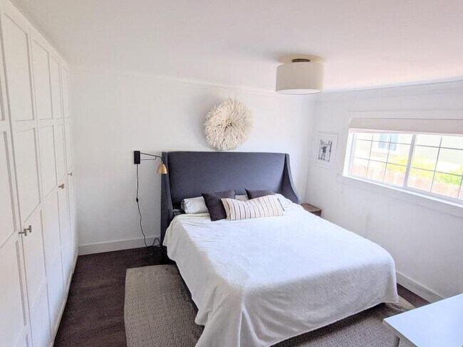 Building Photo - 4 bedroom in East Palo Alto CA 94303