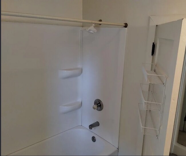 Building Photo - 1140 E Dayton St