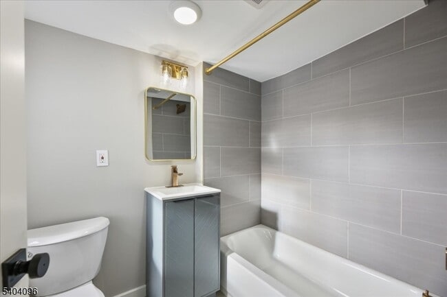 Building Photo - 143 Johnston Ave