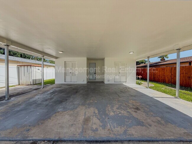 Building Photo - 470 93rd Ave N