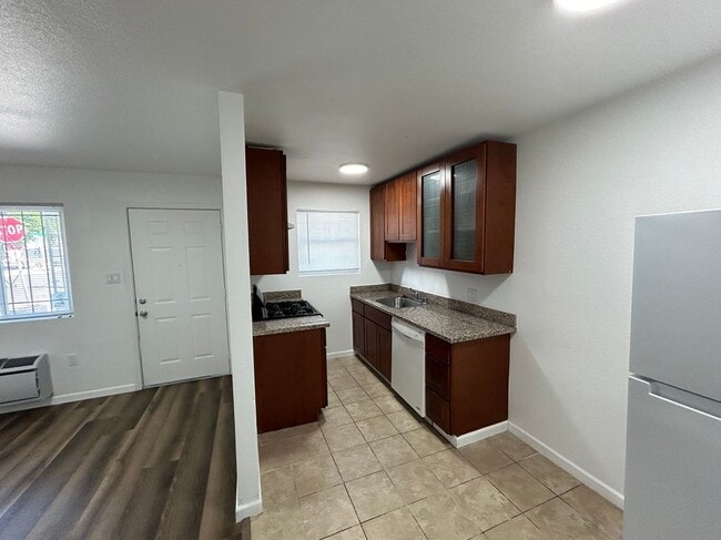 Building Photo - 600 Las Palmas Ave