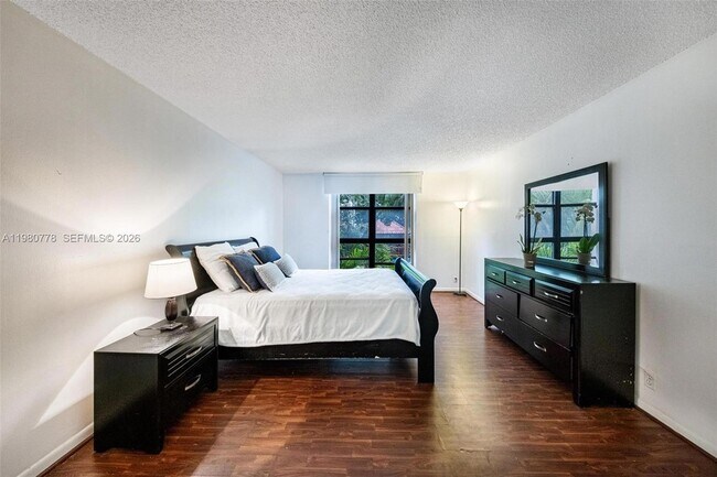 Building Photo - 2000 Towerside Terrace