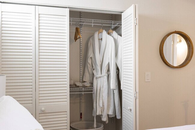 Building Photo - 376 San Antonio Ave