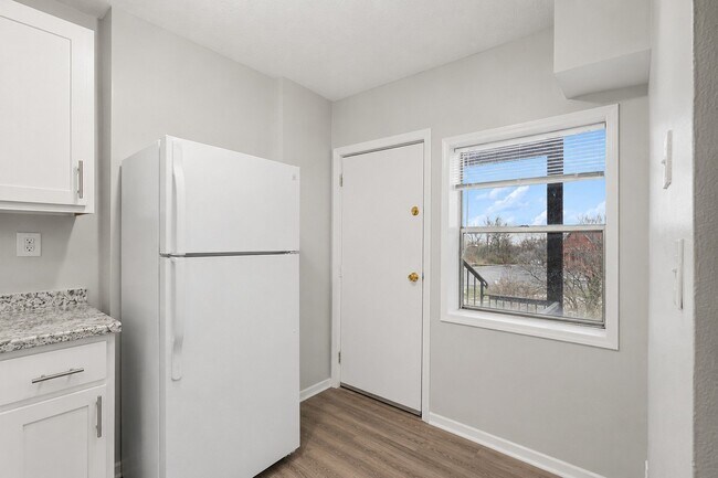 Building Photo - 564 Glenwood Ave