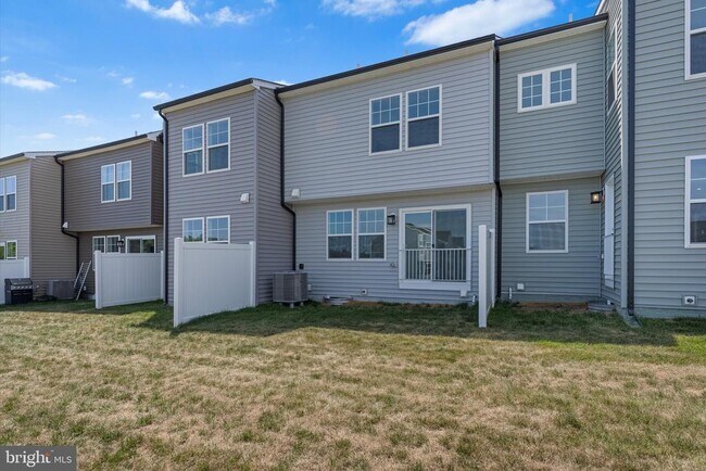 Building Photo - 505 Fontana Cir