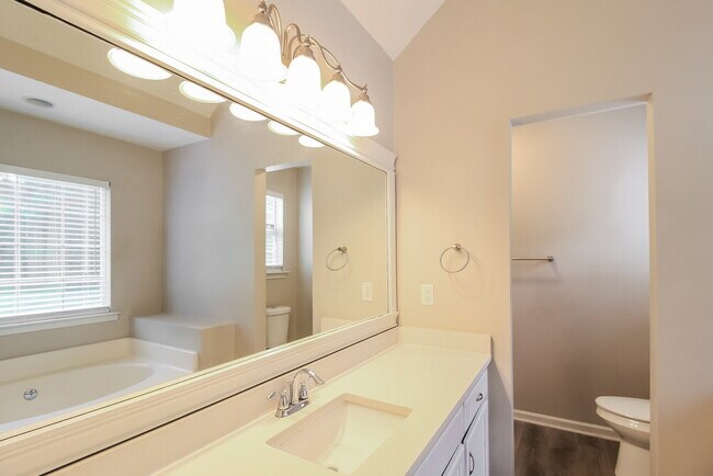 Building Photo - 25 Woodland Dr