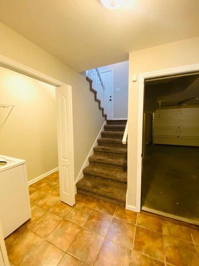Building Photo - 1728 Thistlewood Dr
